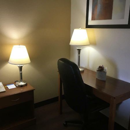 Days Inn By Wyndham Phenix City Near Fort Moore Exteriér fotografie