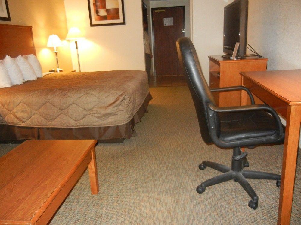 Days Inn By Wyndham Phenix City Near Fort Moore Exteriér fotografie