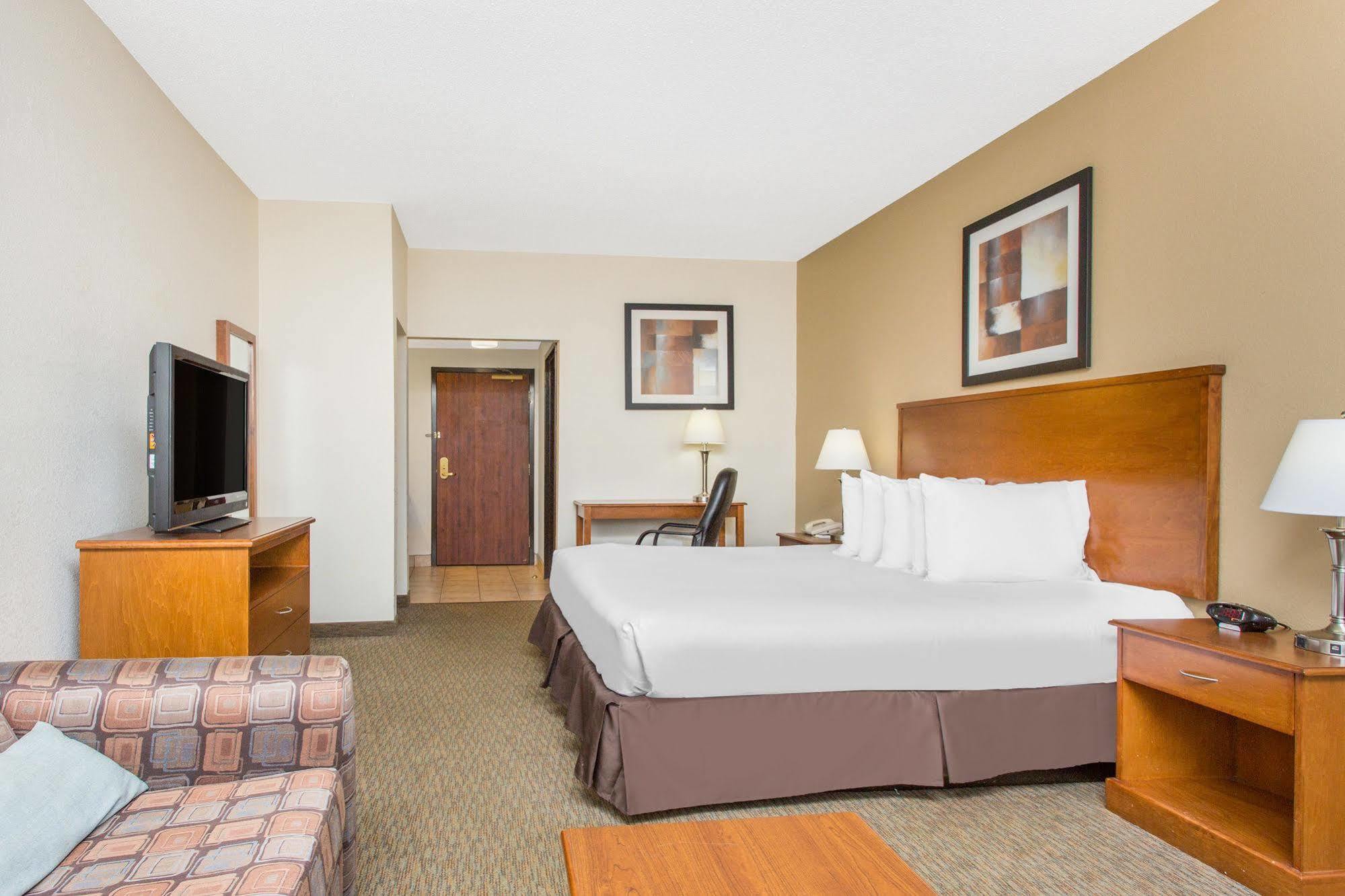 Days Inn By Wyndham Phenix City Near Fort Moore Exteriér fotografie