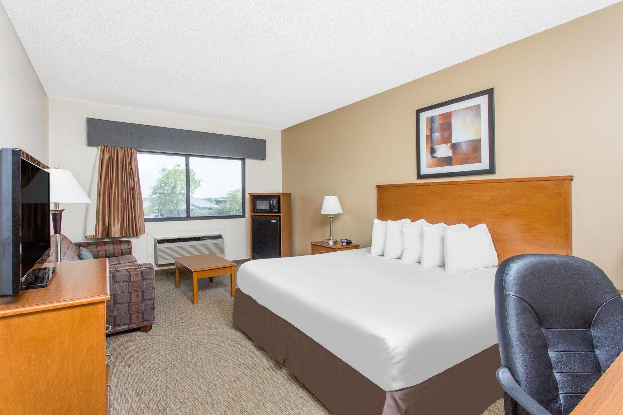Days Inn By Wyndham Phenix City Near Fort Moore Exteriér fotografie