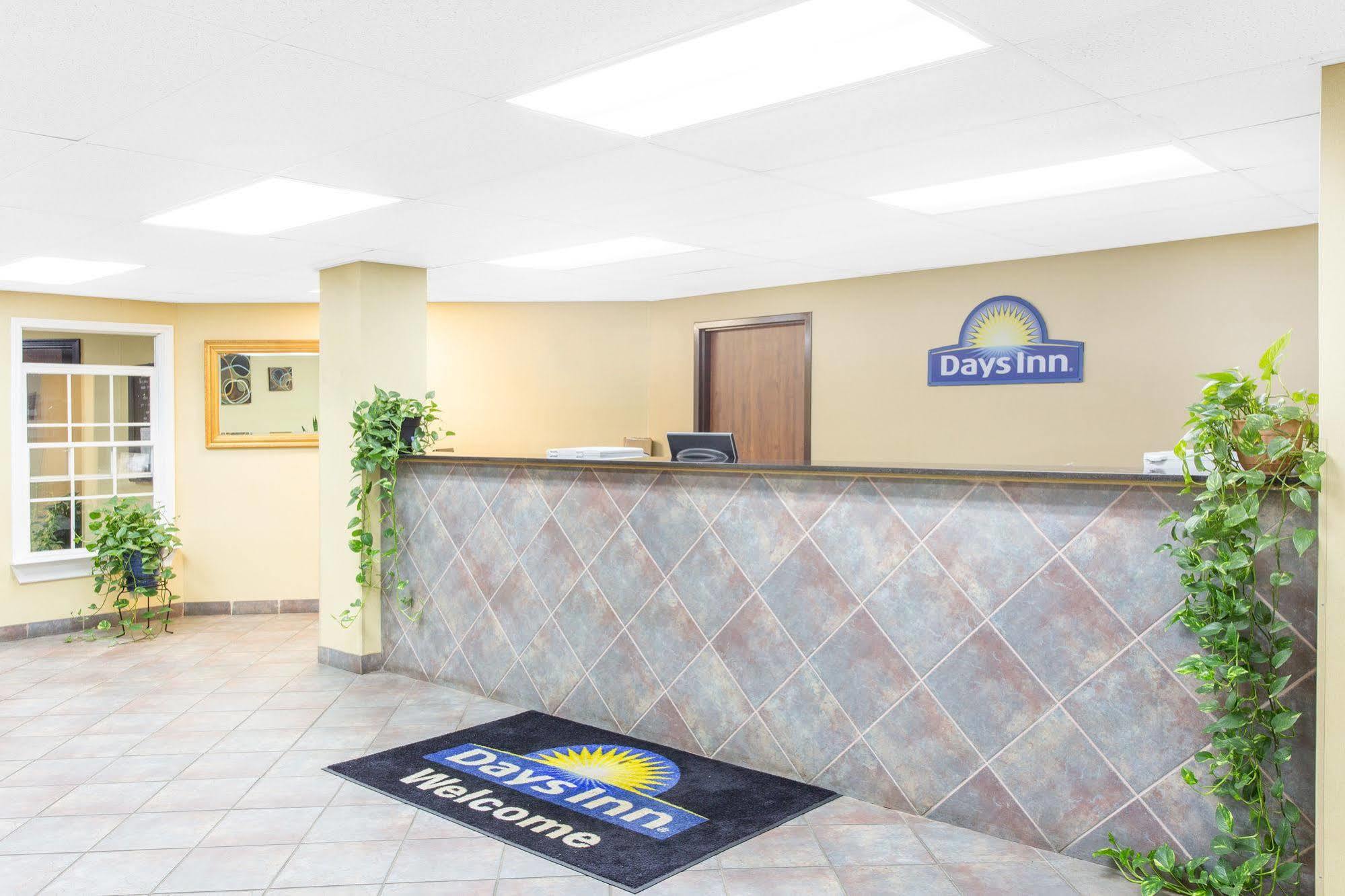 Days Inn By Wyndham Phenix City Near Fort Moore Exteriér fotografie